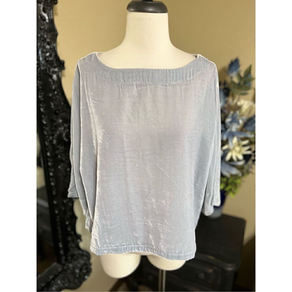 Cupcakes & Cashmere NWT Short Sleeve Crush Velvet Box Shirt Size XS